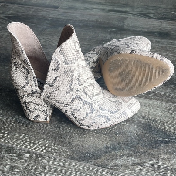 Steve Madden booties, 6 - Picture 2 of 2